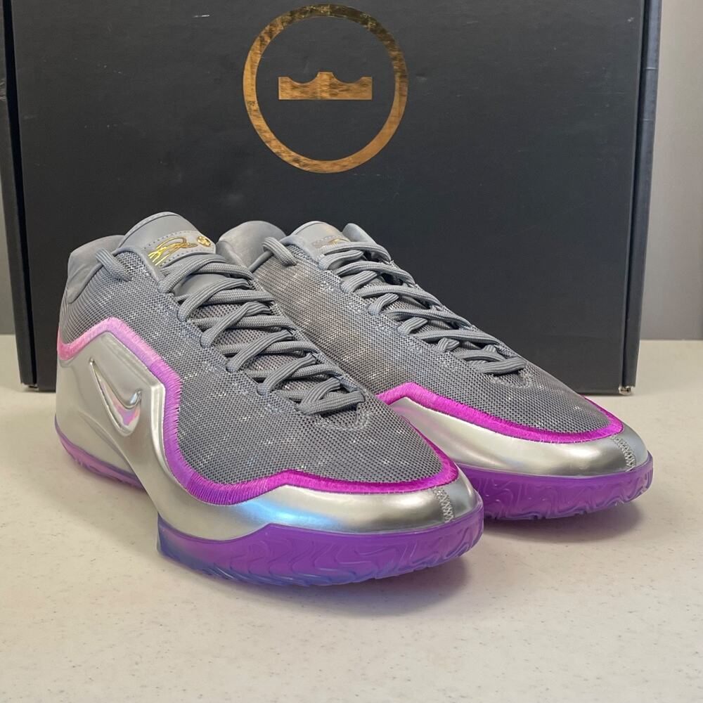 Nike LEBRON XXIII LUX Bubble Boy Men Size 11.5 Grey Silver Purple IF0694-002